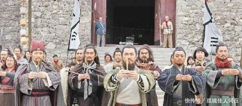 识破|李逵喝下毒酒,终于真正识破宋江嘴脸,道出十九个字,字字戳心!