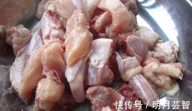 八宝汤|炖鸡汤时，不要直接加水炖，多加一步，鸡汤鲜美无腥味