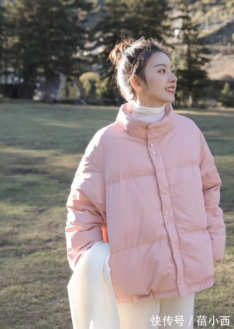 针织衫|女人穿“羽绒服”要注意2点,一是内搭二是下装,学会了很显气质