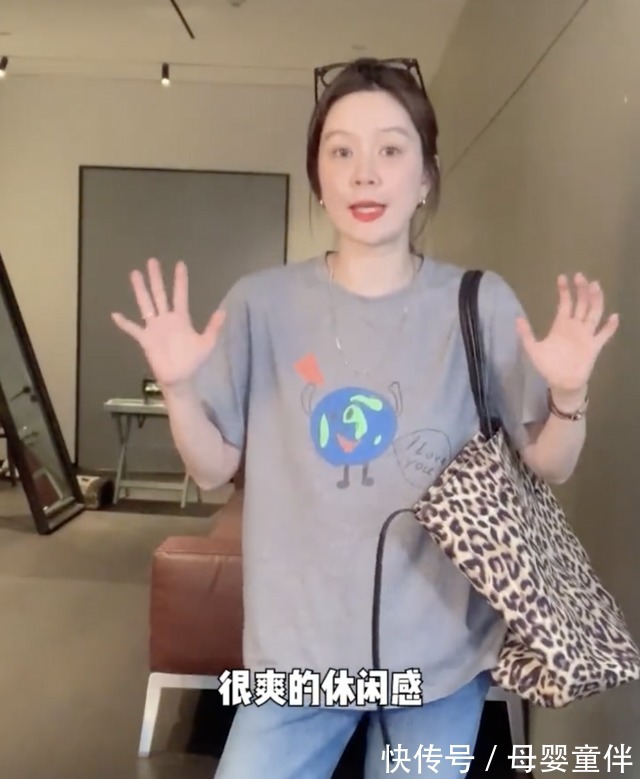 穿搭 37岁阿姨亲身示范,同件T恤搭出两种不同效果,大妈和少女的区别!