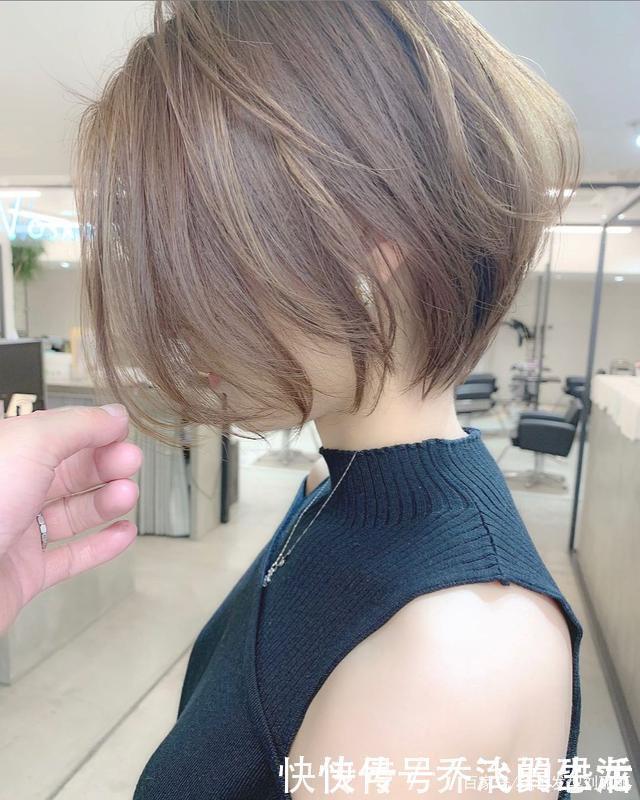 层次感|“最值得尝试”的女发,蓬松修颜很有层次感,大多数女性都喜欢