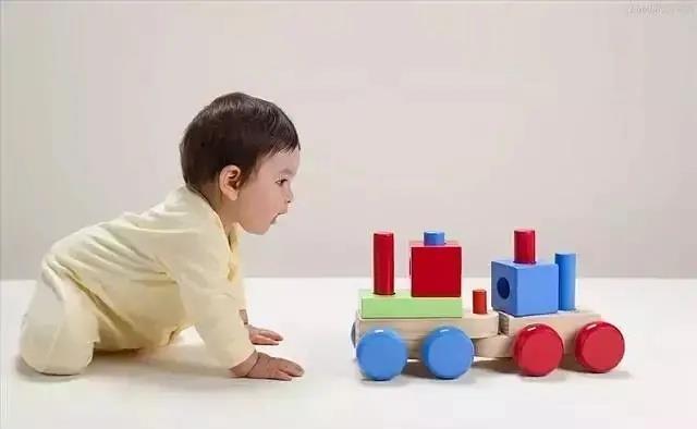 姐姐|姐姐拆解动作教3个月弟弟翻身，别小瞧这动作，暗含宝宝发育规律