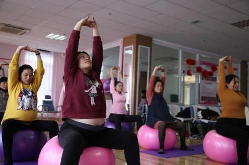 怀孕|孕妈进产房前,递给医生一张纸条,护士无意间看到内容后偷偷抹泪