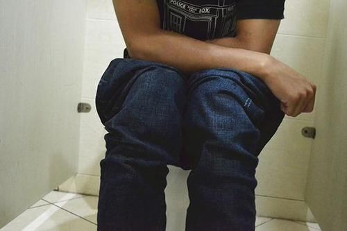 手上有个“排便口”,每天带着按两下,赶走便秘,或能堪比泻药