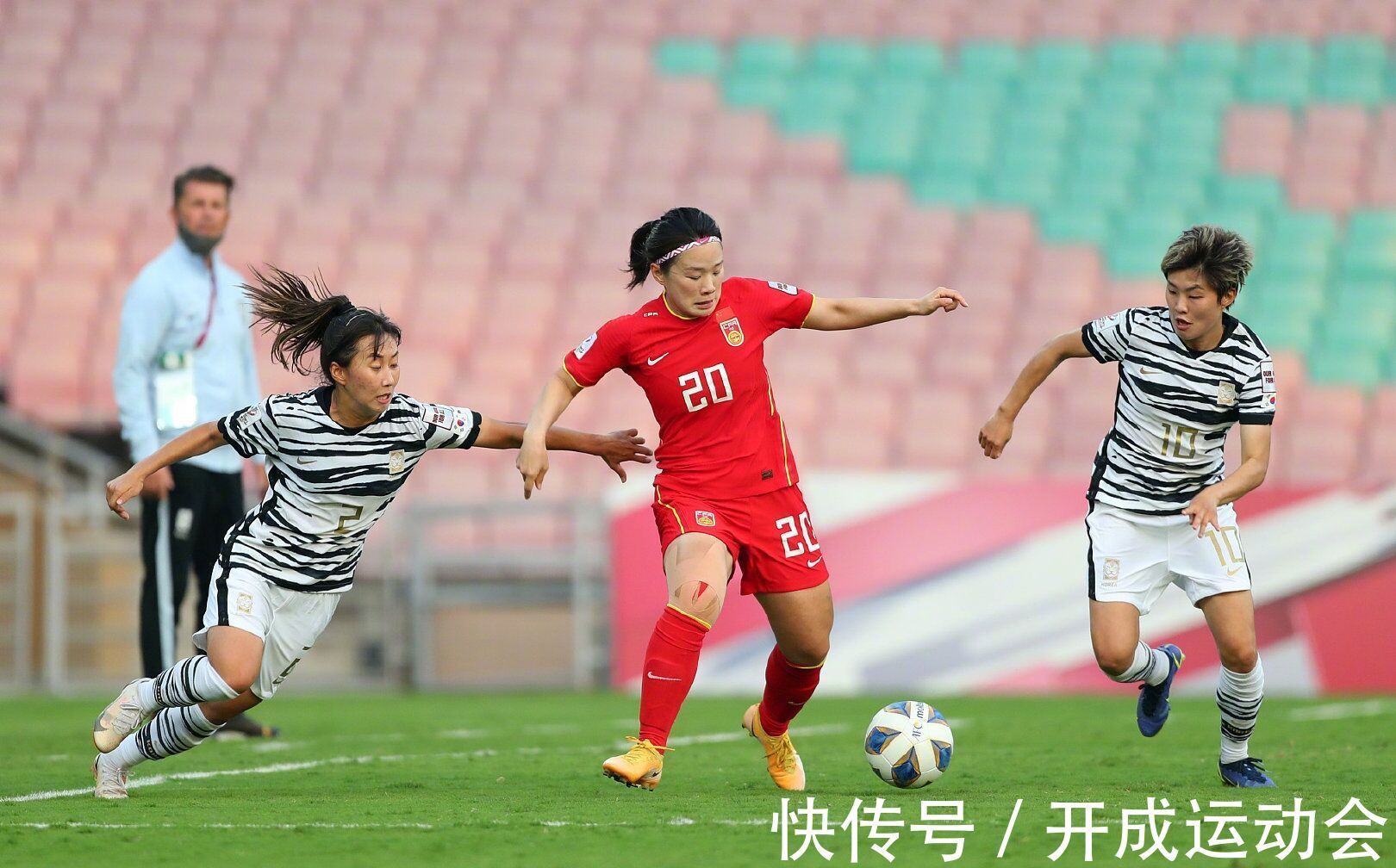 央视|0-2,3-2!水庆霞神换人,中国女足问鼎亚洲杯!央视:史诗级逆转