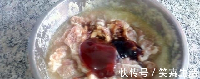 焯水|为啥牛肉一炒就咬不动?别只会焯水,学会这样做,牛肉爽口又滑嫩