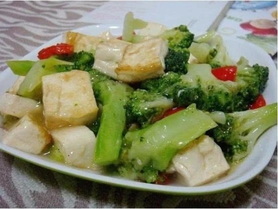 豆腐|我家每周都要吃的解馋菜，口口留香又下饭，家人连汤汁都抢！