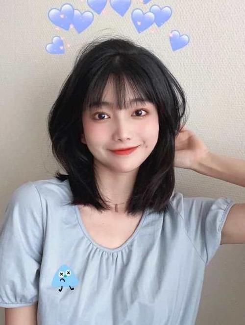 初恋脸适合这几款发型,齐肩短发、高马尾、微卷长发,时尚又好看