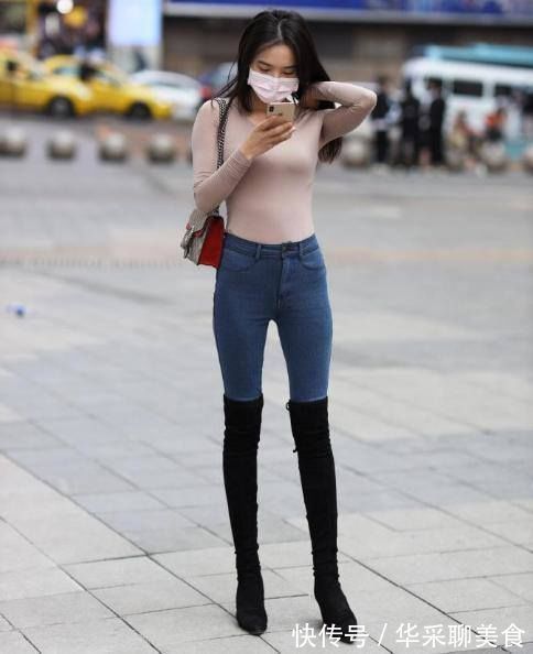 穿搭|美女穿搭：小姐姐爱穿紧身上衣配短靴，轻松“秀身材”，让人心动十足！