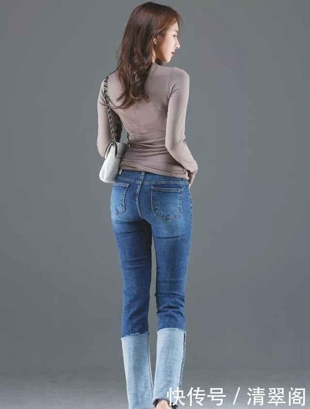 灰色|灰色紧身衣,搭配蓝色紧身裤,的确能穿出模特的身材