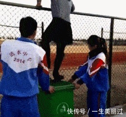 |搞笑GIF：单身久了什么事情都做的出来， 是时候找个女朋友了