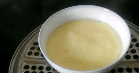 蒸鸡蛋羹,别只知道加温水,滴上几滴“它”,蛋羹细滑无蜂窝