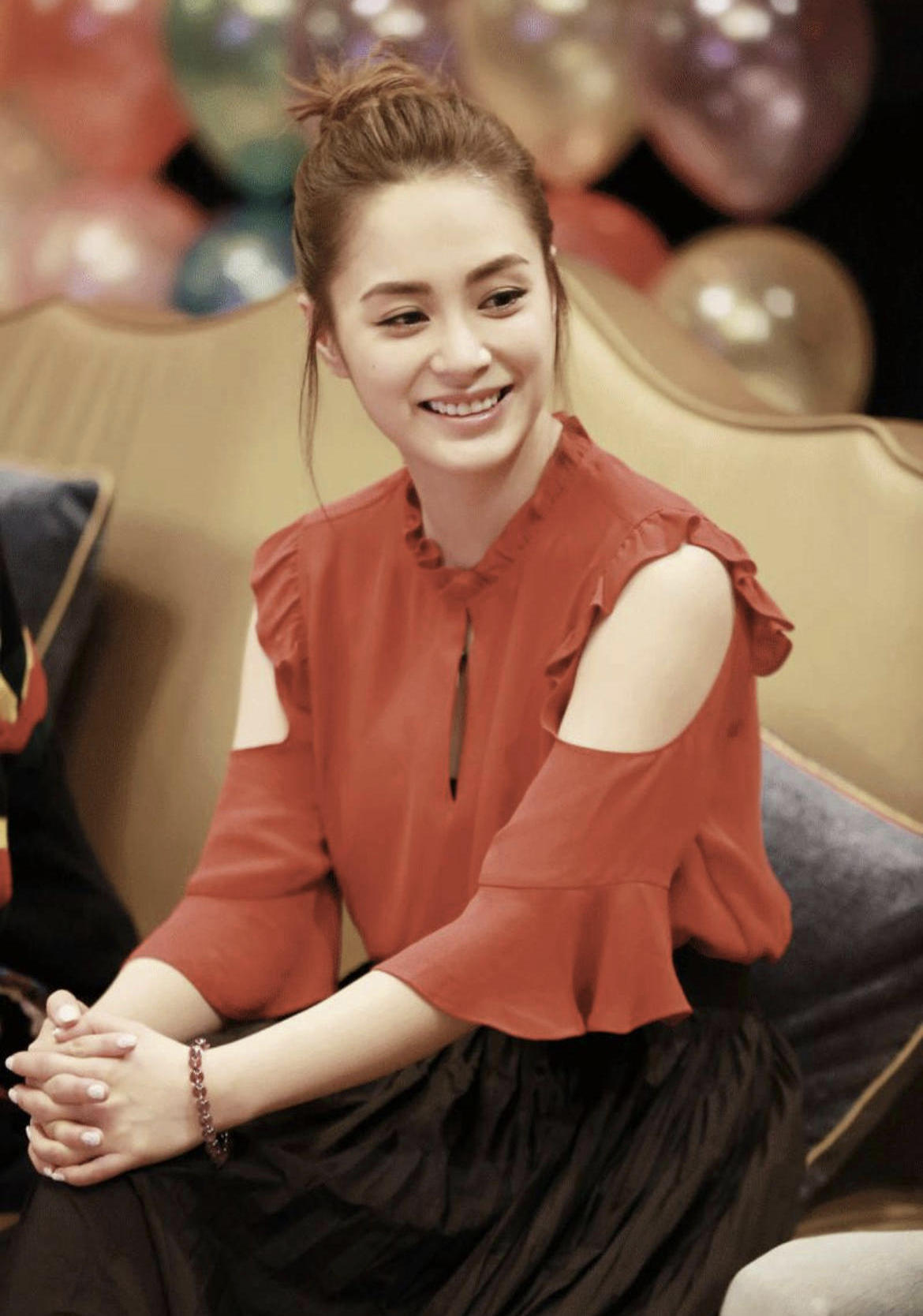 微胖|阿Sa阿娇走机场气质全开！穿白色上衣搭配阔腿裤简约高级，超好看