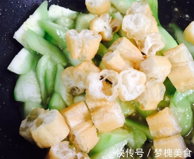 这菜越吃越养人，天然的“褪黑素”，比肉便宜，补水润肤，皮肤变白了