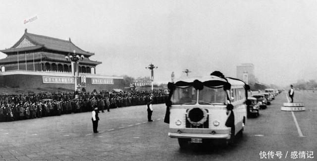 中国|70年代中国老照片：那时一碗水饺只要两毛钱，最后一张让人敬佩！