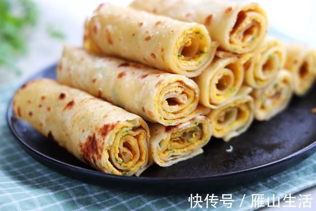 鸡蛋饼|比手抓饼简单,比油条健康,简单易做,早餐吃太好了,家人都爱吃