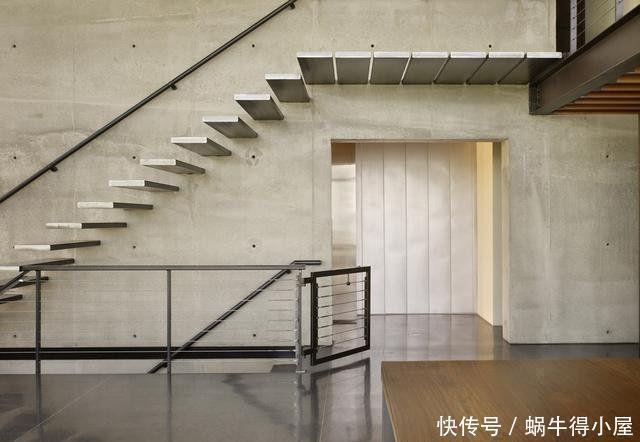装修|楼梯扶手是用不锈钢还是木头好？幸亏早知道了，差点被忽悠！