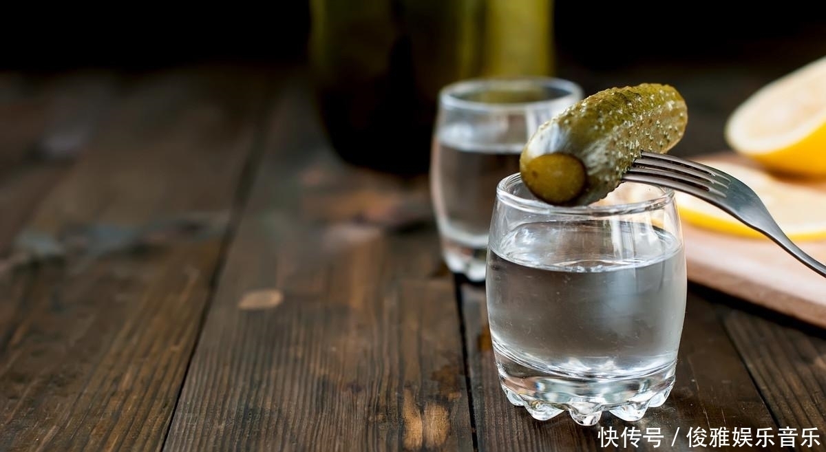 液态法白酒|买白酒时,不管啥牌子,只要瓶身上有这5个字,都是酒精勾兑酒