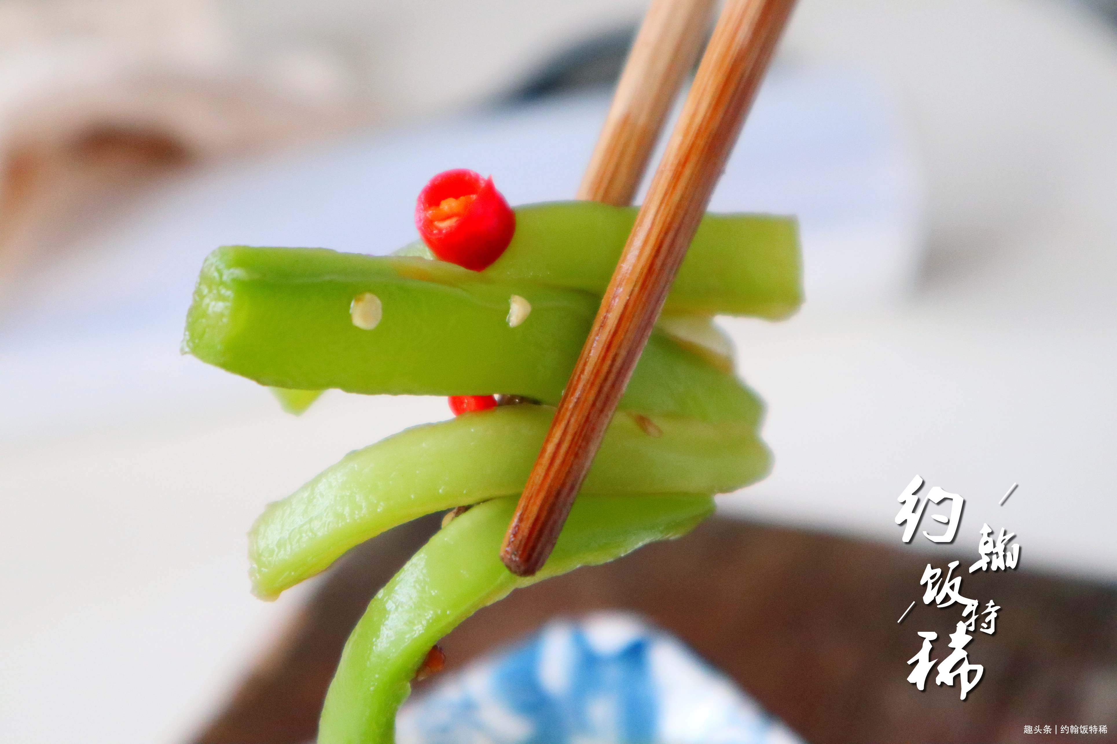 夏天，吃黄瓜苦瓜不如吃它，2元一斤，切成条简单一拌，清脆爽口