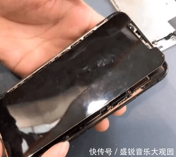 屏幕上|男子花1000元买报废苹果X, 本以为亏大了, 结果却很意外