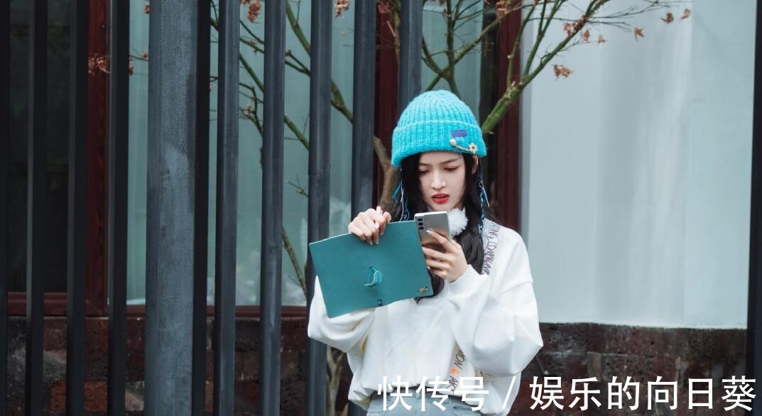 节目组|吴宣仪当导游不走心暴露剧本,节目组为了圆场只能把张翰也拉下水!