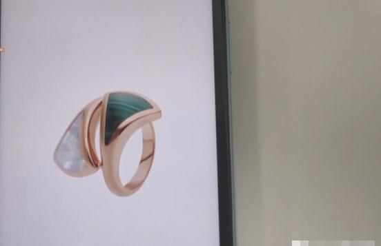 鉴定 两万多买的宝石戒指,不到一个月宝石掉了,商家:是人为磕掉的