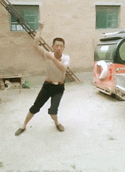 |搞笑动图:没有犁坏的地,只有累死的牛!