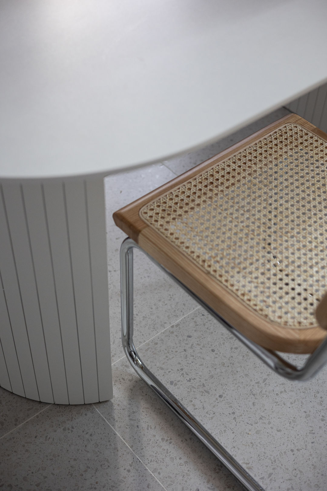 玻璃窗|他家仅60㎡,却通过6处“神设计”让空间倍增,实用性不输大户型