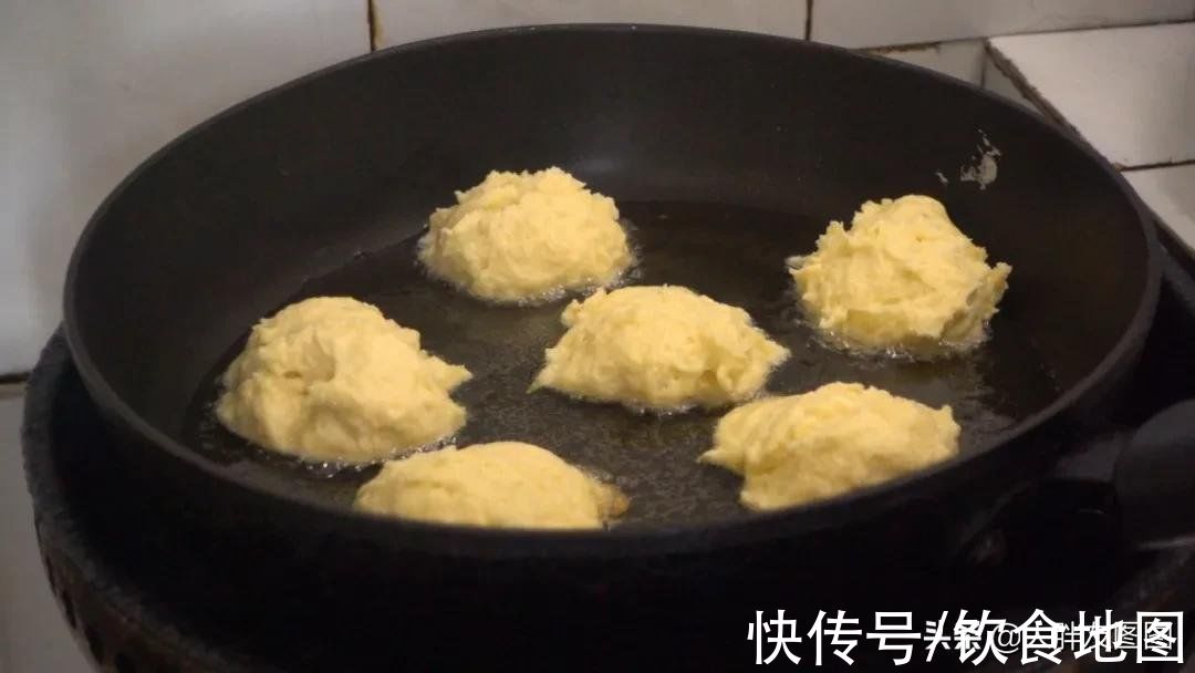 10分钟搞定热腾腾的早餐,不烤不蒸,软蓬的油墩子,上桌一秒光盘