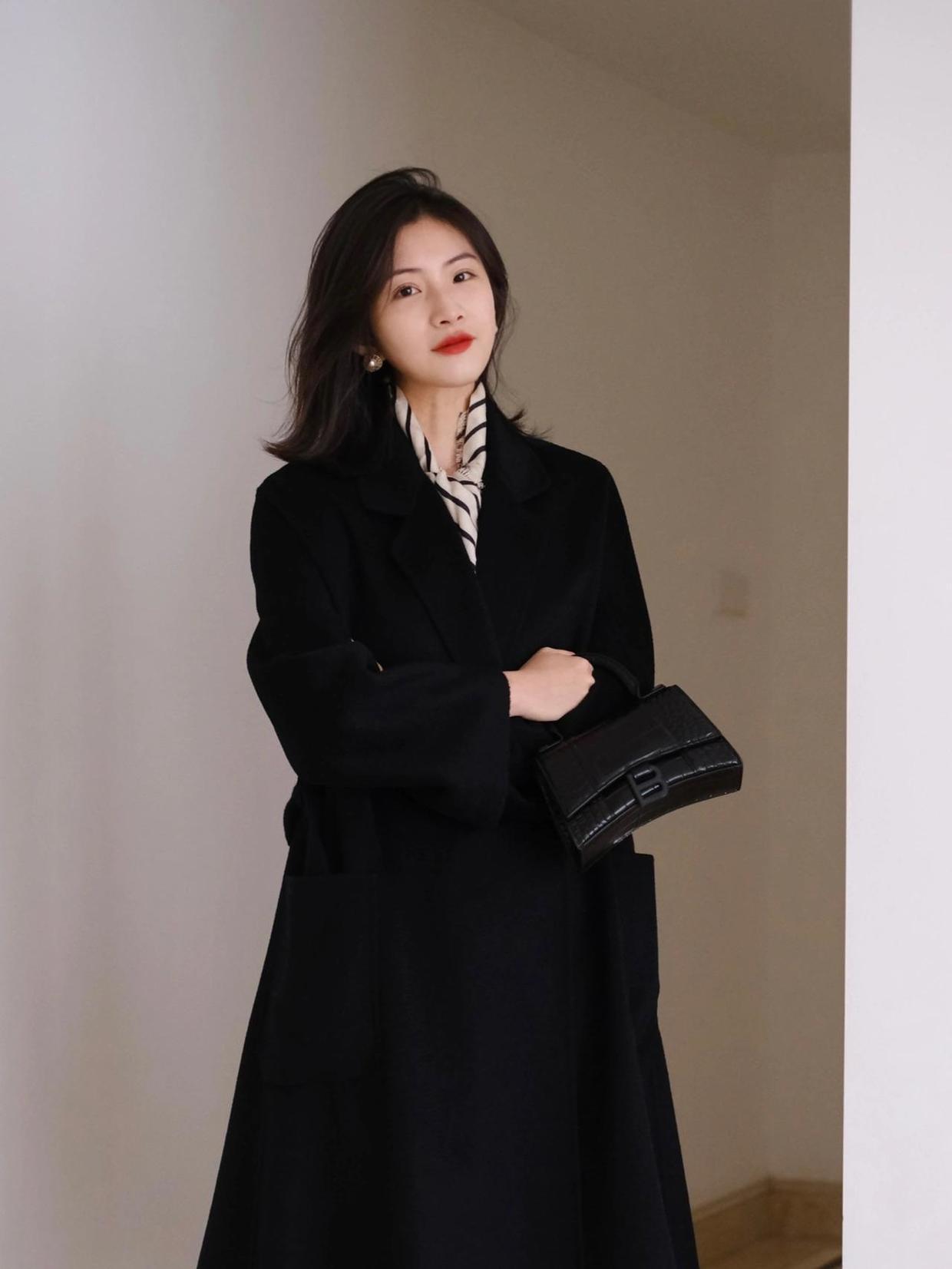 垫肩 基础款大衣也能穿出酷炫感,试试这些搭配方式,干练利落又有格调