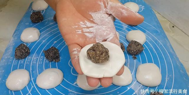 开水|麻团和面是开水还是凉水吗,掌握3个技巧,个个空心鼓泡不炸裂