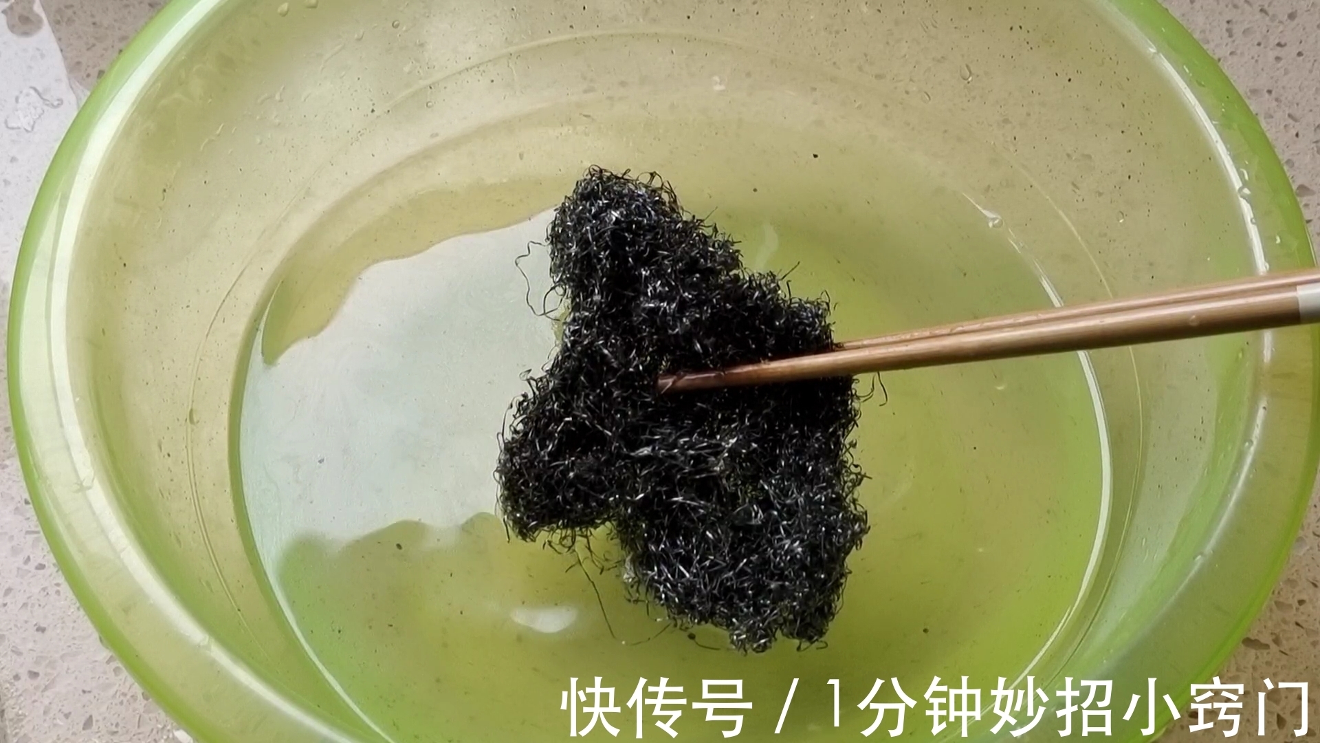 钢丝球为什么放火上烤一烤？厉害作用很多人不懂，聪明人都学会了