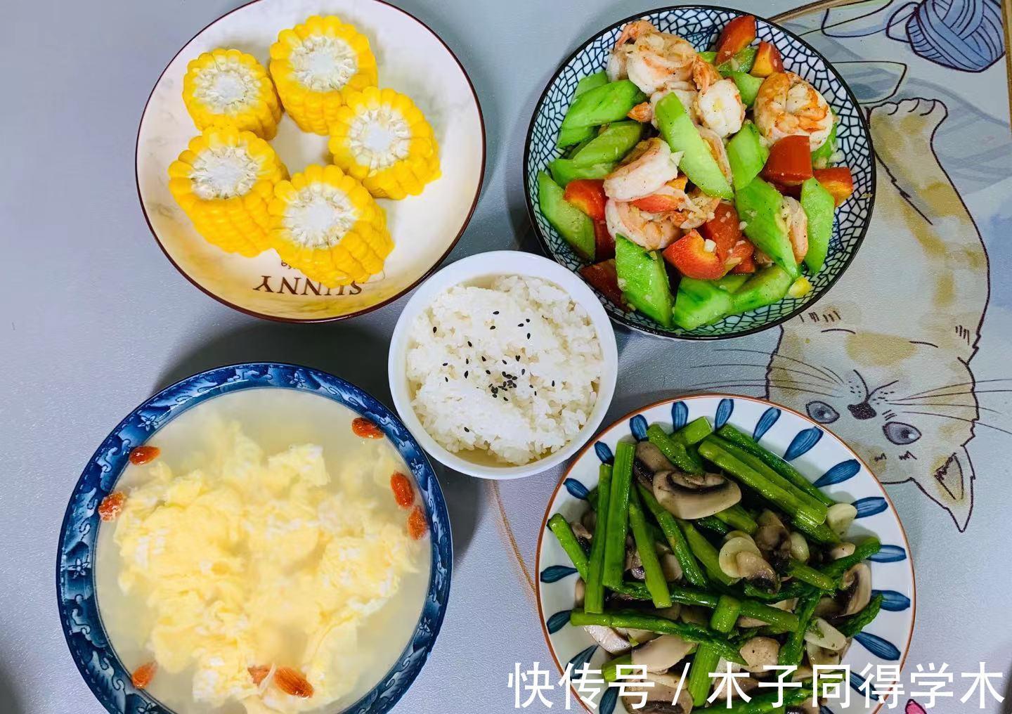 营养均衡|午餐，给孩子准备了3菜1汤，晒到朋友圈，大家说：妈妈真用心