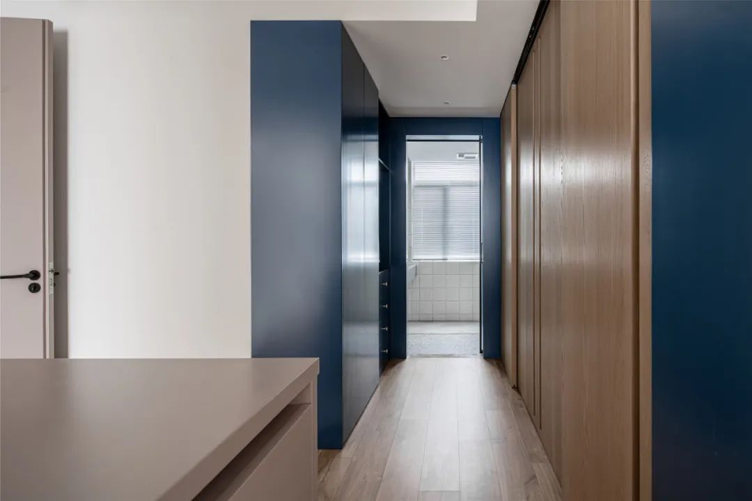 布置|210㎡简约大平层,淡雅温馨、绿植装饰,生活文艺舒适