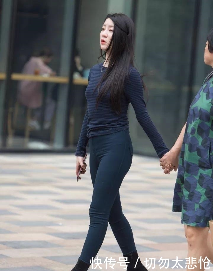 女孩子|女孩子这样穿搭,身材苗条纤细,穿出女人好气质