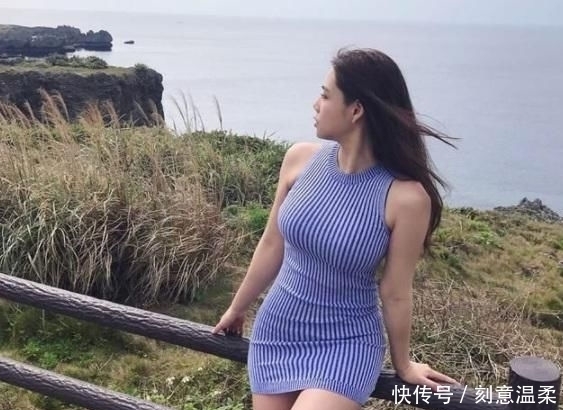 小姐姐|街拍:腿长白皙的大姐姐,丰腴有致,时尚迷人又干练帅气!