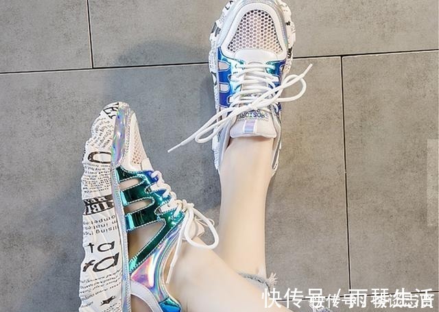 一字带凉鞋 偷偷告诉你,那些真正有品位的人都在穿什么鞋