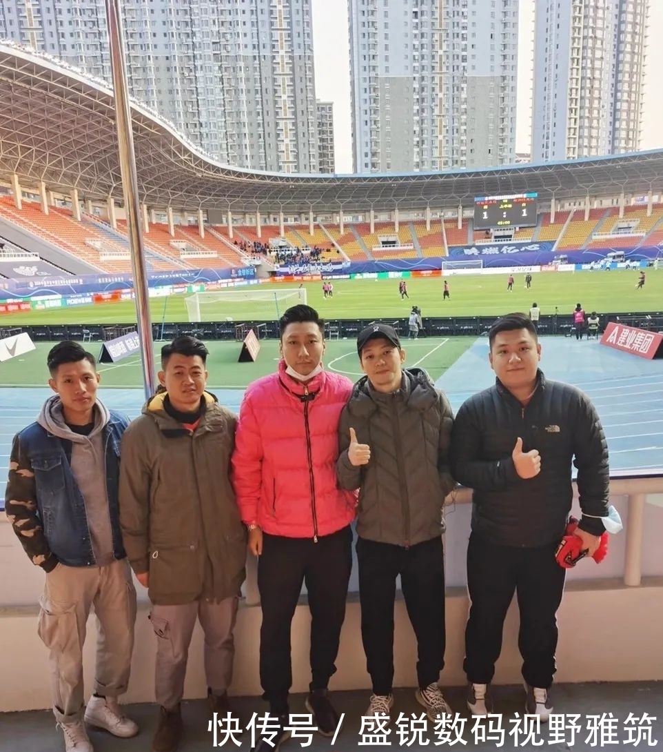 深圳队|深足球衣见证了婚礼的承诺:爱情和足球是一辈子信仰!