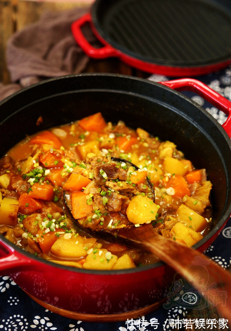 土豆炖牛肉|土豆炖牛肉,30年大厨支招只要加上此物,七大姑八大姨抢着吃