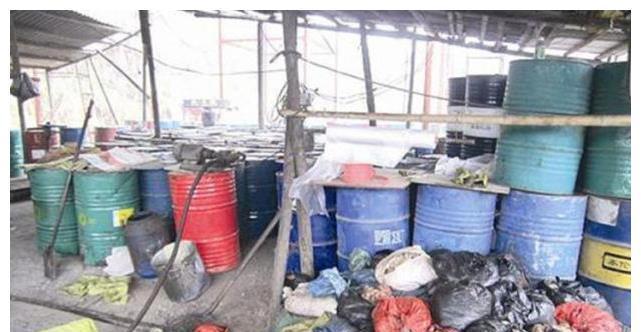 父母|男孩胃里发现一团“胶”,父母眼中的好零食,制作环境堪比垃圾场