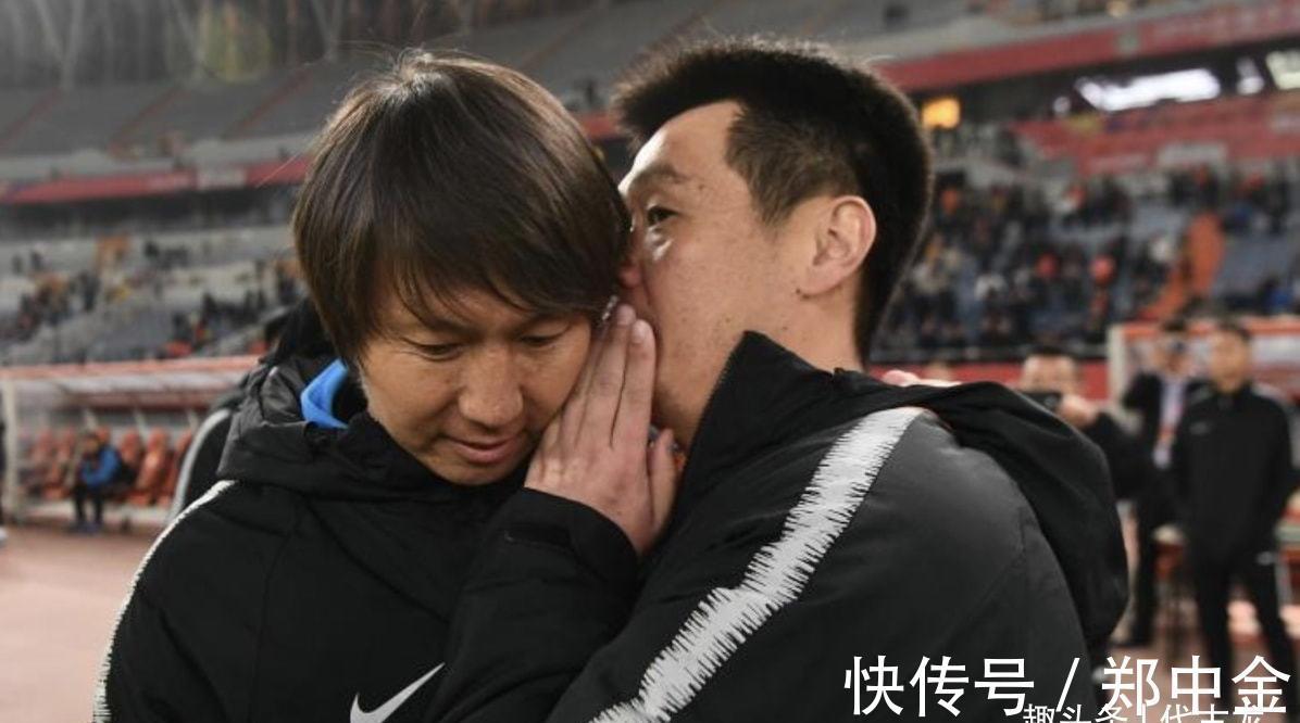国足|9大名将驰援！李霄鹏组建超豪华教练组，国足首战拿日本队开刀