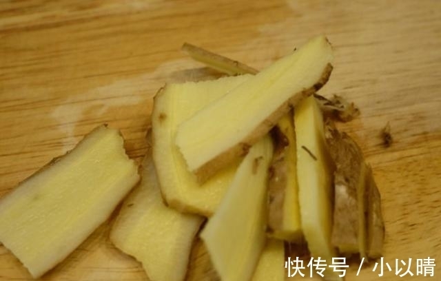 酒店|大虾以后别再吃水煮了,酒店大厨教你做法,5斤不够吃,1盘接1盘