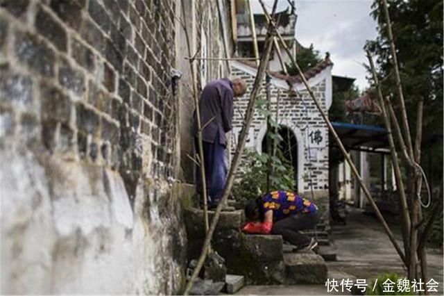 割肉|深山高僧63年不吃油盐,一佛衣穿了43年,曾割肉救母感动世人