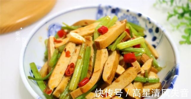 食材|两种食材搭配，大火一炒就上桌，这道快手菜，开胃又美味！