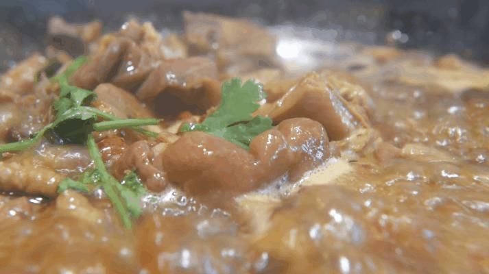 火锅|人均居然30+!红桥这家肥肠鸡火锅,吃出“黑科技”!吃到扶墙出~