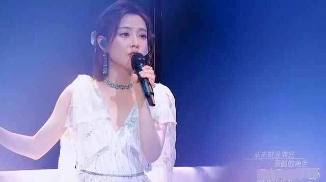 明天会更好|冯提莫变化有多大？两台跨年晚会表演多次，观众从质疑到认可