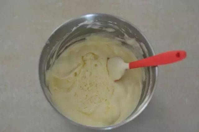 椰香小蛋糕的做法，满满的椰香，可以做给孩子吃！