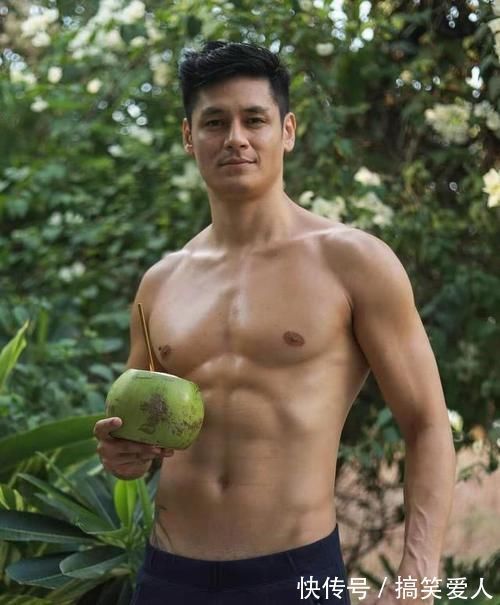 阳台上|亦静亦动的成熟型男,岁月给他的不只是沧桑,还有质感精壮的肌肉