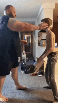 |搞笑GIF趣图妹子你在我面前摇啥呀,都摇晕了!