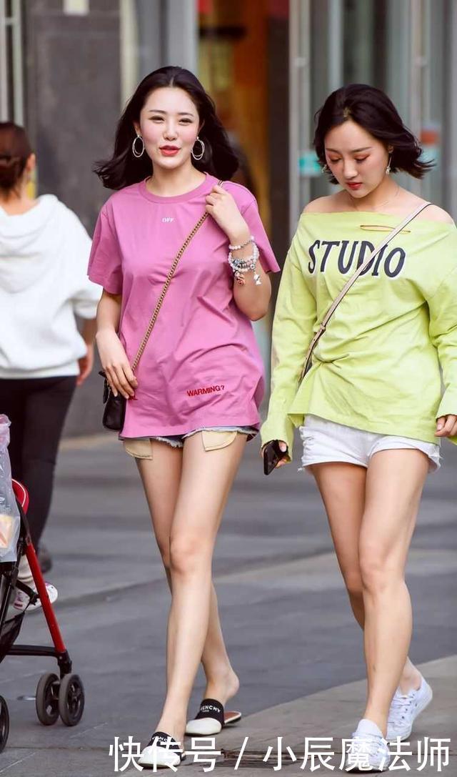 美女闺蜜,熙熙攘攘皆为美而来,美的出众又迷人